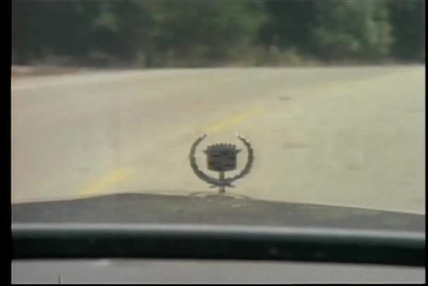 对凯迪拉克车标的特写 — 图库视频影像