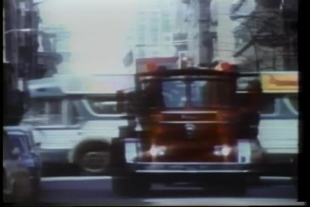 Conducción de camiones de bomberos en New York City Street — Vídeo de stock