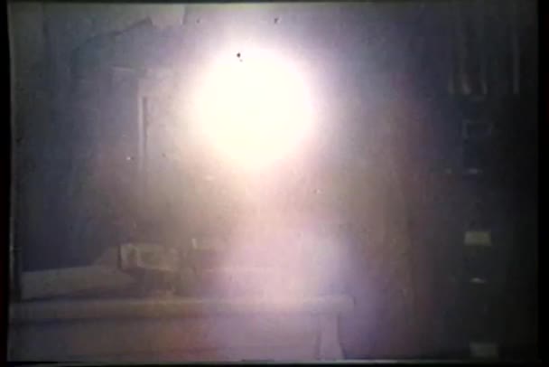 Homem andando com lanterna — Vídeo de Stock