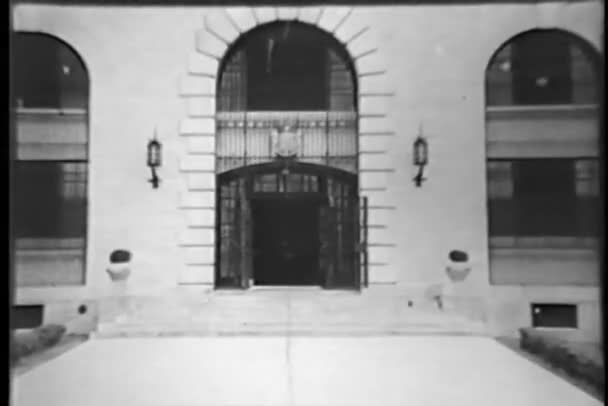 Exterior da entrada da prisão — Vídeo de Stock