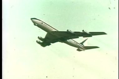 ticari uçak pist gidiyor