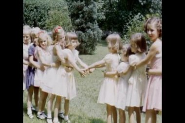 halat parkta oynarken