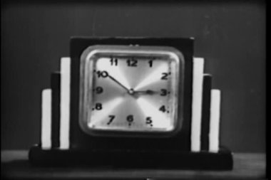 art deco saati zaman geçiş gösteren bir close-up