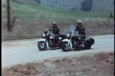Motosiklet Polis şüpheliyi ülke yolda takip