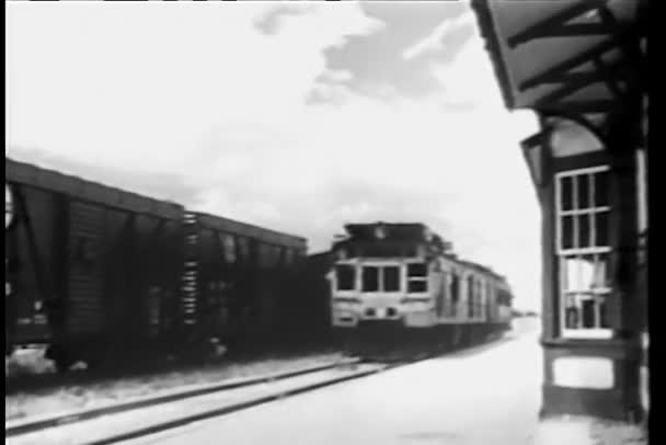 Treno in arrivo alla stazione ferroviaria di Hereford Heaven — Video Stock