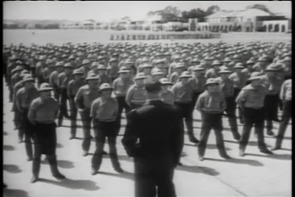 Soldati che ascoltano il discorso degli ufficiali, base dei Marines di Camp Pendleton — Video Stock