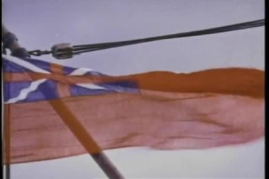 İngiliz Teğmen korsan bayrağı solma