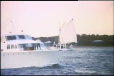 Okyanusta yelken yat