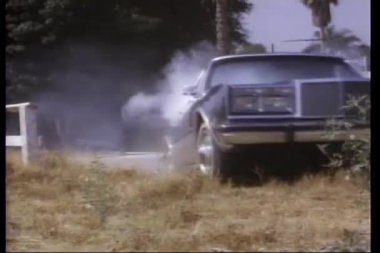 uçurumdan düşme araba