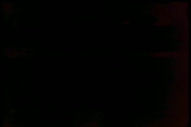 geniş yol ve kaldırım üzerinde sürüş araba yürürken vurdu