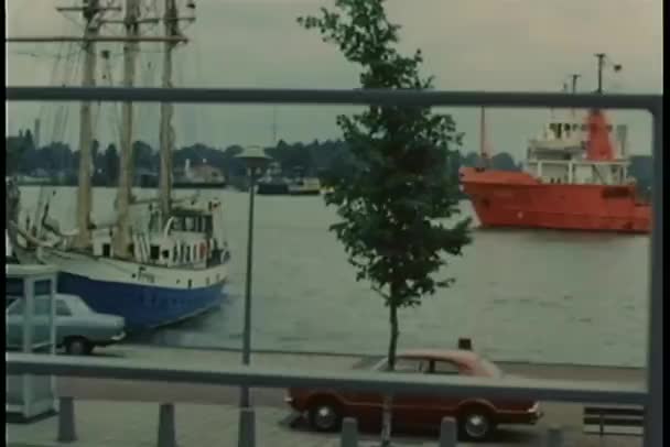 Bateau amarré au quai — Video