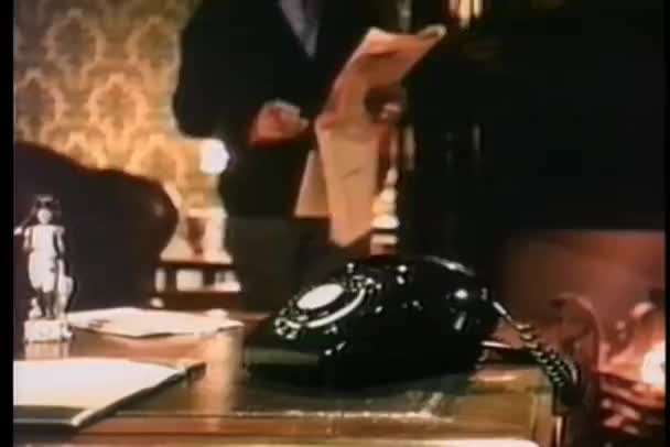 Man reaching for telephone — Stock Video