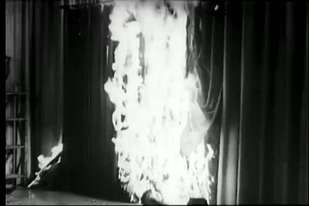 在剧院着火的窗帘 — 图库视频影像