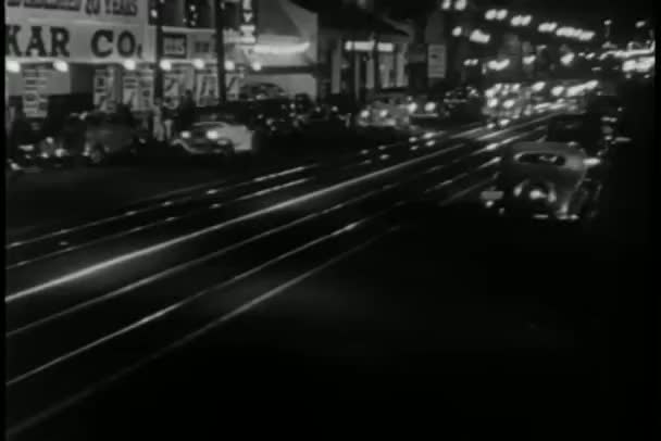 Großaufnahme Stadtverkehr in der Nacht — Stockvideo