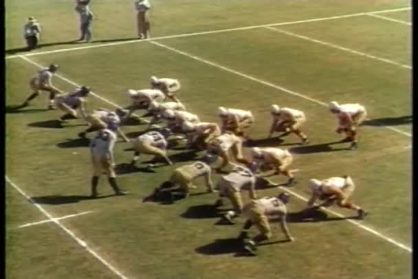 Wide shot van college football spel — Stockvideo