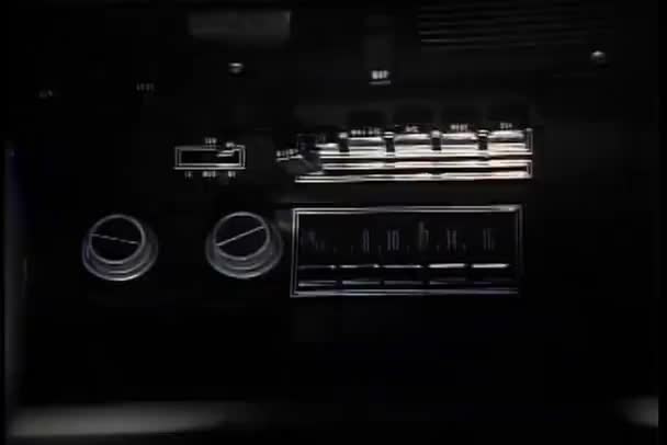 Primo piano dello stereo dell'auto — Video Stock