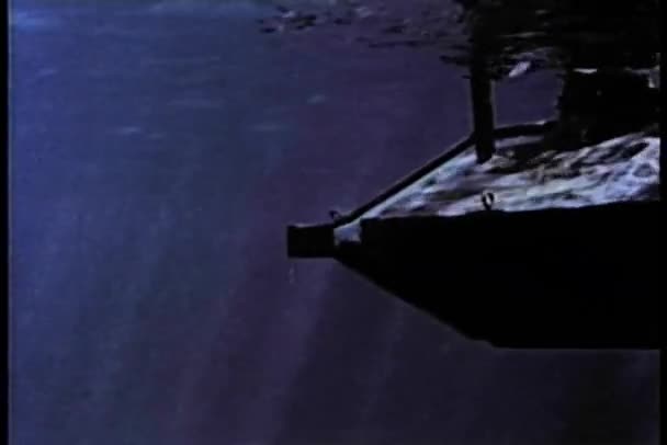 1800-talet mini-ubåt under vattnet — Stockvideo