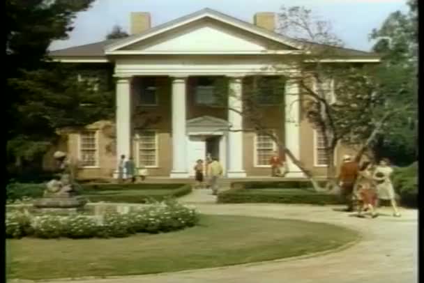 Wide shot of exterior of campus library — Stock Video