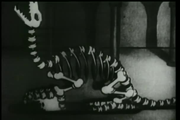 Le squelette de dinosaure prend vie dans un musée 