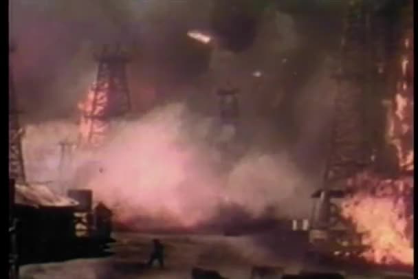 Wide shot oil well fire at oil refinery — Stock Video