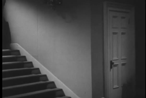 Escalier dans la maison — Αρχείο Βίντεο