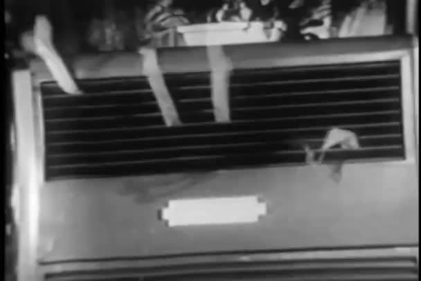 Lucht van airconditioner blazen linten — Stockvideo
