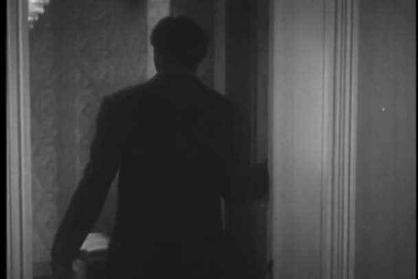 Man walking through doorway in house — Stock Video