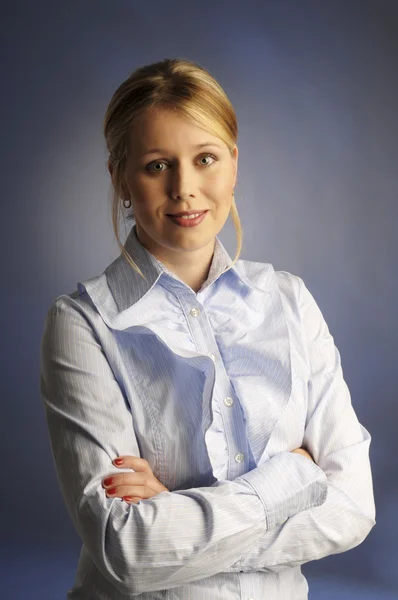 La donna attraente in camicia — Foto Stock