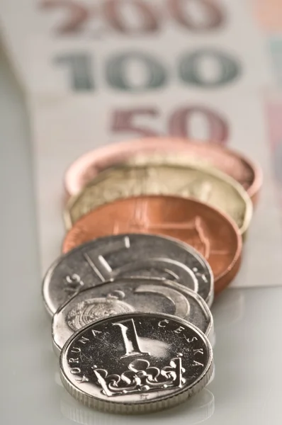 Münzen und Scheine — Stockfoto