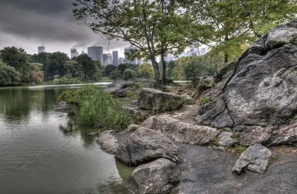 Central Park at lake — Stock Photo, Image