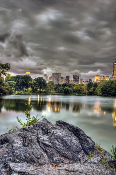 Central Park at lake — Stock Photo, Image