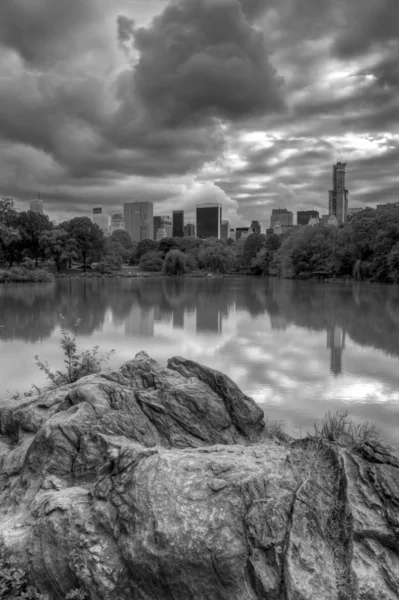 Central Park at the lake — Stock Photo, Image