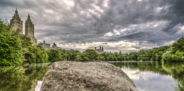 Göl central park, new york city — Stok fotoğraf