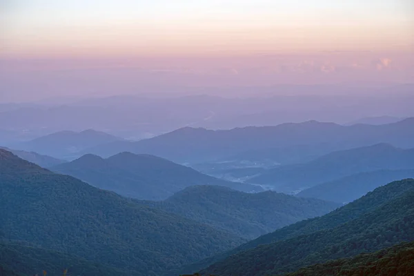 グレート スモーキー山脈国立公園 Great Smoky Mountains National Park はアメリカ合衆国南東部の国立公園で テネシー州とノースカロライナ州に一部ある — ストック写真