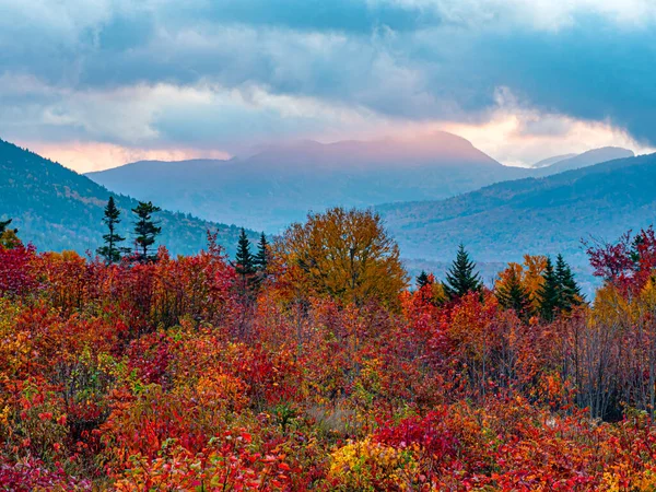 Landschaft Auf Dem Kancamagus Highway Bei Sonnenaufgang Sonnenaufgang Dramatischem Sonnenaufgang — Stockfoto