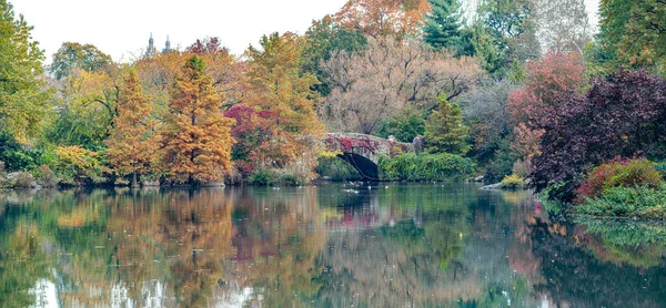 Gapstow Bridge Central Park Late Autumn — Stock Photo, Image