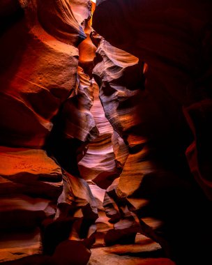Antilop Kanyonu, Amerika 'nın güneybatısında bir yuva kanyonudur. Arizona 'nın doğusundaki Navajo arazisinde.
