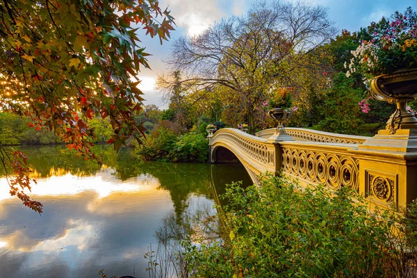 Puente Proa Central Park Nueva York Finales Otoño Temprano Mañana — Foto de Stock