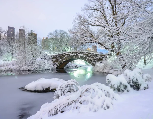 Gapstow Híd Central Parkban Télen Hóvihar Után — Stock Fotó