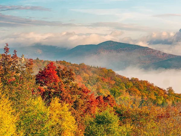 New Hampshire Spätherbst Früher Morgen Mit Wolken — Stockfoto