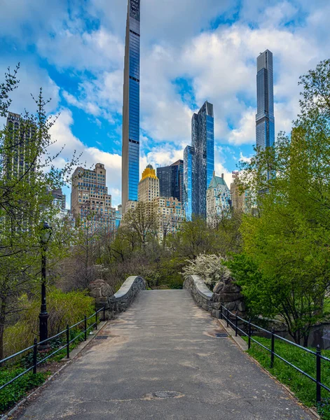 Puente Gapstow Central Park Primavera Con Árboles Florecientes —  Fotos de Stock