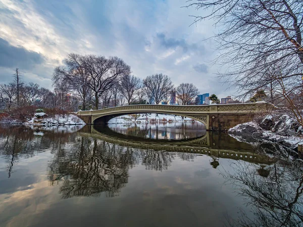 Bow Bridge Central Park New York City Sneeuwstorm Vroege Ochtend — Stockfoto