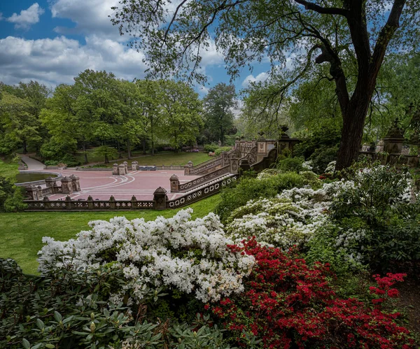 Терраса Bethesda Fountain Две Архитектурные Особенности Выходящие Озеро Центральном Парке — стоковое фото