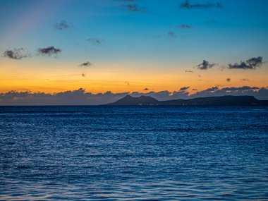 Bonaire adasının açıklarında gün batımı