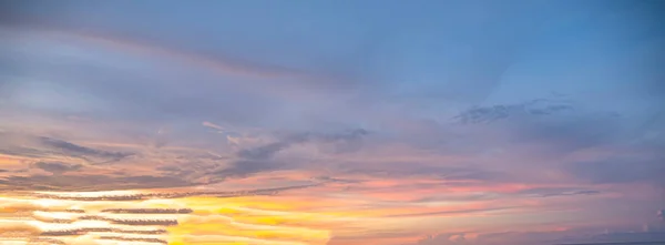 フロリダの湾岸から早朝劇的な空 — ストック写真