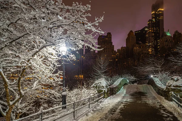 Gapstow Bridge Central Park Efter Snöstorm Vintern — Stockfoto