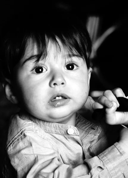 Ein kleines Kind — Stockbild Ein Kind — Stockfoto