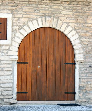 Tahta kapı.