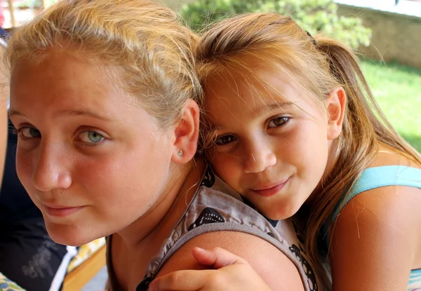 Duas meninas — Fotografia de Stock