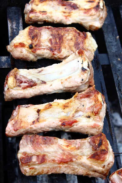 Carne a la parrilla —  Fotos de Stock